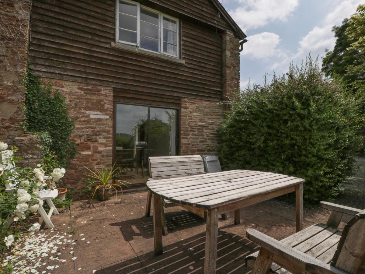 Wheelbarrow Cottage Stoke Prior  Exterior photo